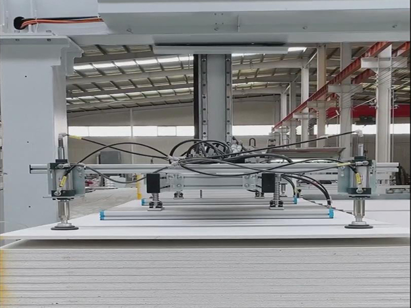 <b>複合風管生產線</b>